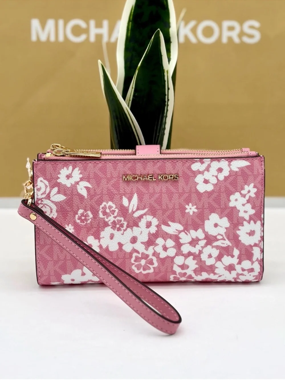 MICHAEL KORS Jet Set Travel Large Printed Signature Logo Wristlet Wallet